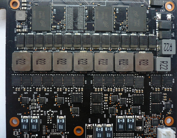 087-inno3d-gtx1080-ti-ichill-foto-scheda-circuiteria-gpu-dettaglio