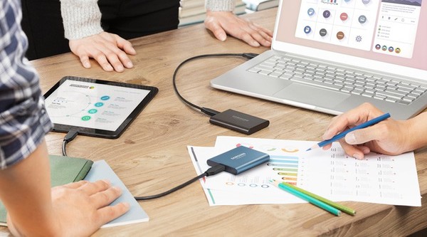 Samsung_Portable_SSD_T5_-_2