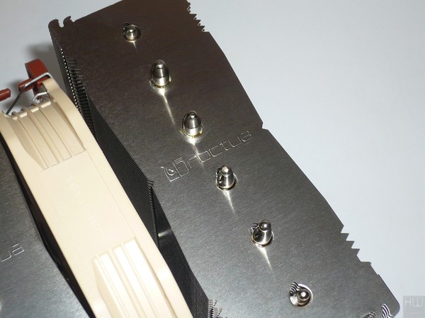 141-noctua-am4-d15-foto-dissipatore-particolare-logo-rilievo