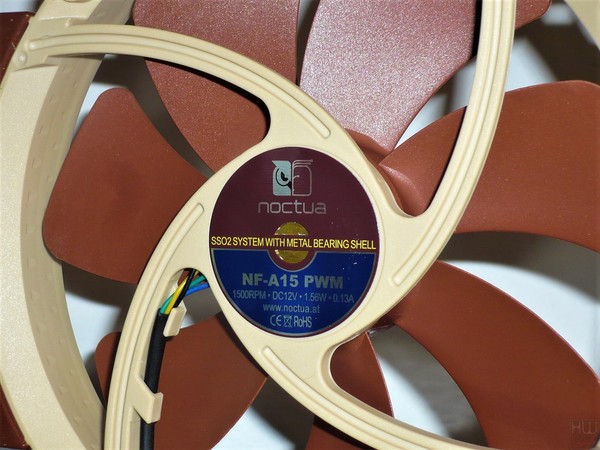 151-noctua-am4-d15-ventole-dotazione-particolare