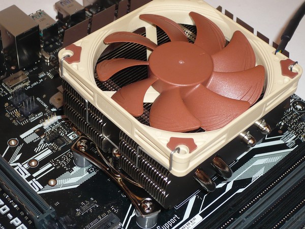 177-noctua-am4-installazione-posizionamento-serraggio-dissipatore-L9x65-SE-AM4-installazione-ventola