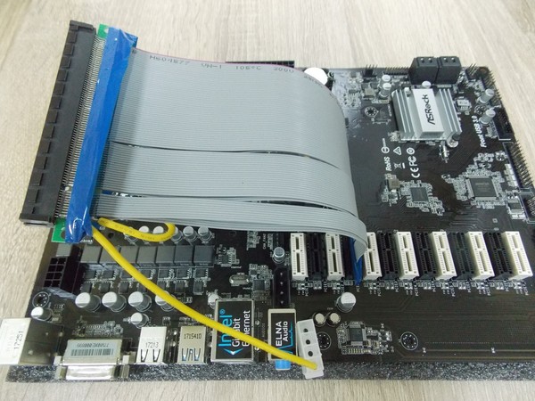 ASRock_H110_PRO_BTC_-_Adattatori_PCIE_nel_settore_Mining_-_7a