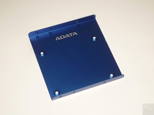 009-adata-su900-ssd-foto-confezione-interno-adattatore