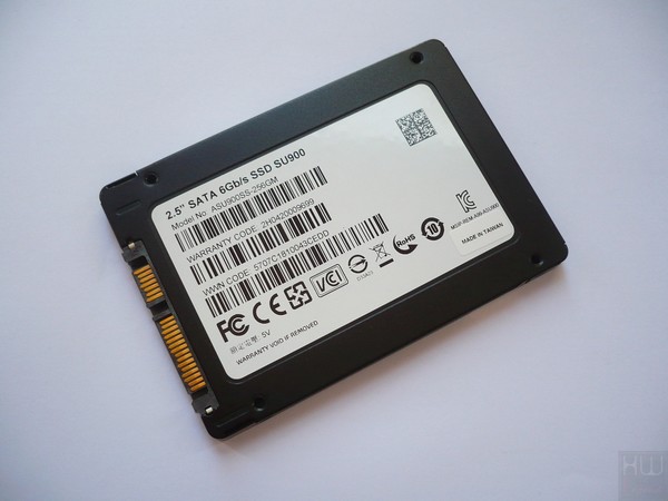 026-adata-su900-ssd-foto-ssd-retro-varie