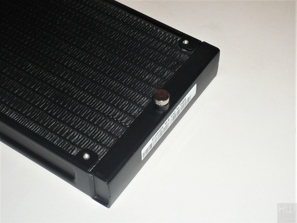 028-reeven-naia-aio-foto-radiatore-dettaglio-foto-sfiato-rabbocco