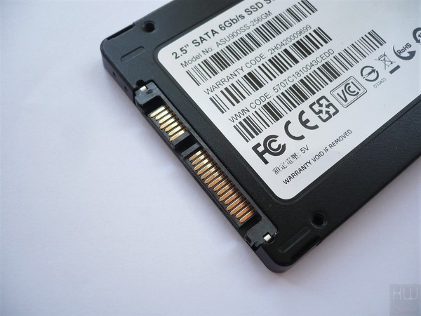 029-adata-su900-ssd-foto-ssd-retro-varie