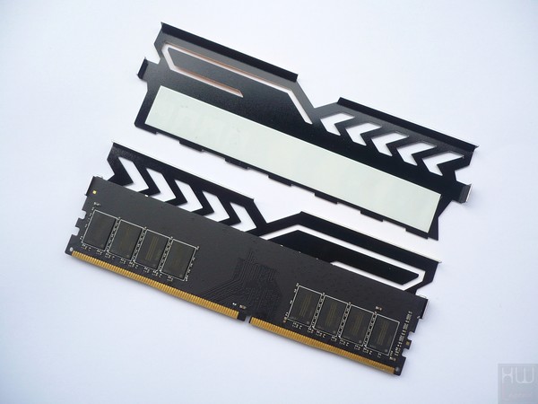 029-geil-evo-forza-ddr4-foto-moduli-smontati