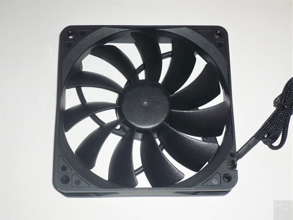 031-reeven-naia-aio-foto-ventola-coldwing12-fronte
