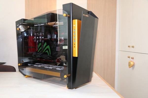 In_Win_S-Frame_Project_-_Build_by_HW_Legend