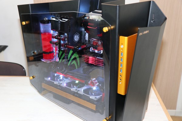 In_Win_S-Frame_Project_-_Build_by_HW_Legend_-_1