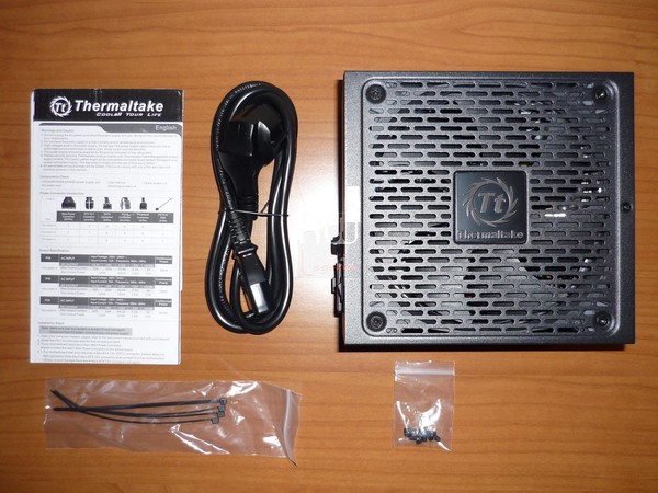 Thermaltake_Toughpower_Grand_RGB_650W_-_Confezione_e_Bundle_-_8