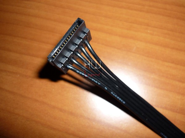 Thermaltake_Toughpower_Grand_RGB_650W_-_Uno_sguardo_da_vicino_-_12