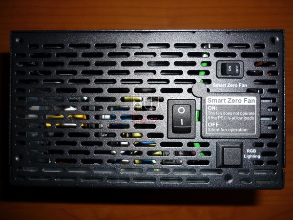 Thermaltake_Toughpower_Grand_RGB_650W_-_Uno_sguardo_da_vicino_-_2