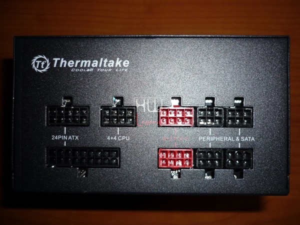Thermaltake_Toughpower_Grand_RGB_650W_-_Uno_sguardo_da_vicino_-_3