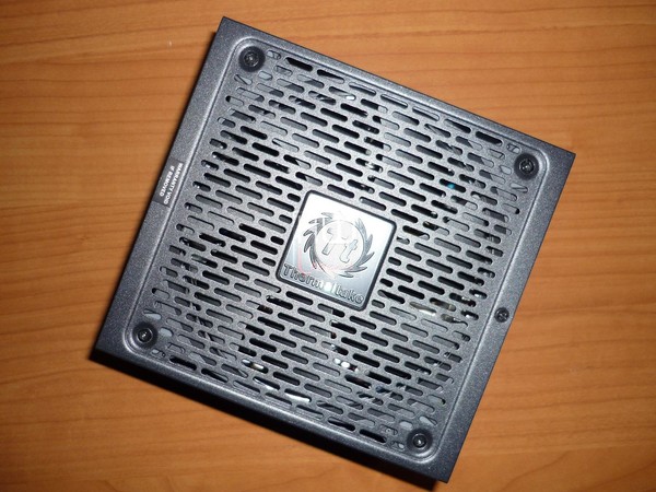 Thermaltake_Toughpower_Grand_RGB_650W_-_Uno_sguardo_da_vicino_-_4