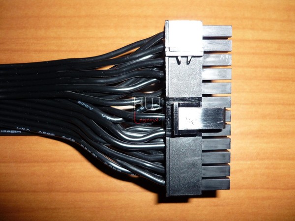 Thermaltake_Toughpower_Grand_RGB_650W_-_Uno_sguardo_da_vicino_-_8
