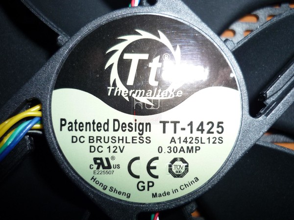 Thermaltake_Toughpower_Grand_RGB_650W_-_Ventola_in_dotazione_-_2