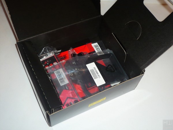 023-asrock-x370-fatal1ty-itx-gaming-foto-confezione-interno