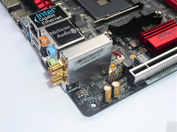 047-asrock-x370-fatal1ty-itx-gaming-foto-scheda-modulo-wireless