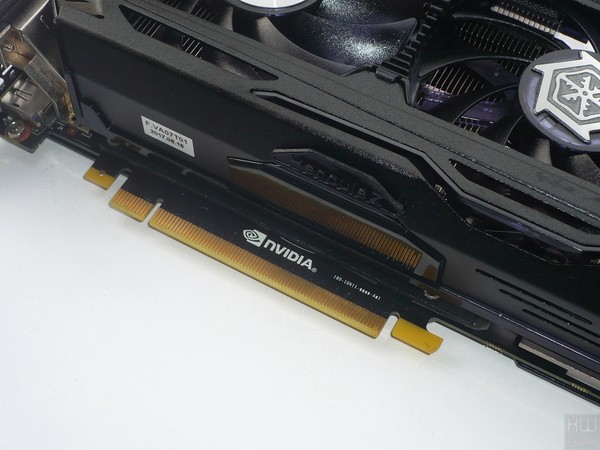 067-inno3d-gtx1070-ti-ichill-foto-scheda-pettine-pcie