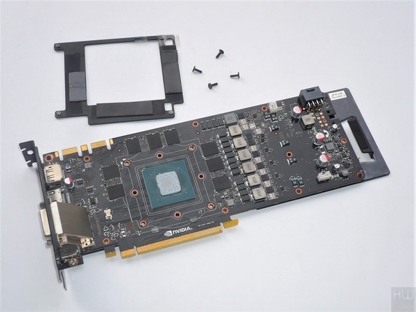 081-inno3d-gtx1070-ti-ichill-foto-scheda-smontaggio
