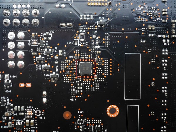 090-inno3d-gtx1070-ti-ichill-foto-scheda-circuiteria-controller-gpu