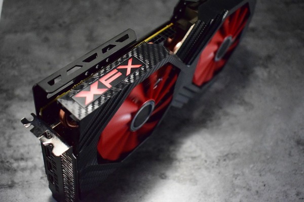 XFX_RX_Vega_64_custom