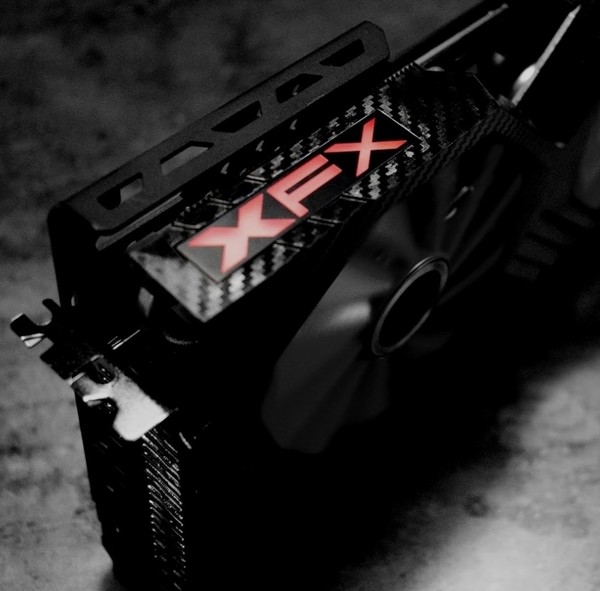 XFX_RX_Vega_64_custom_-_2
