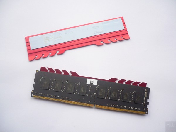 019-adata-xpg-gammix-d10-foto-moduli-dissipatore-smontato