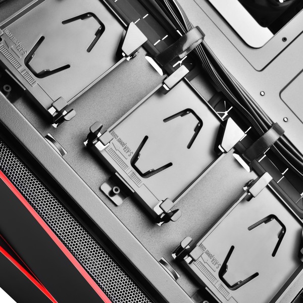026-silverstone-redline-rl07-caratteristiche-case-dettaglio-spazi-interni-supporti-ssd