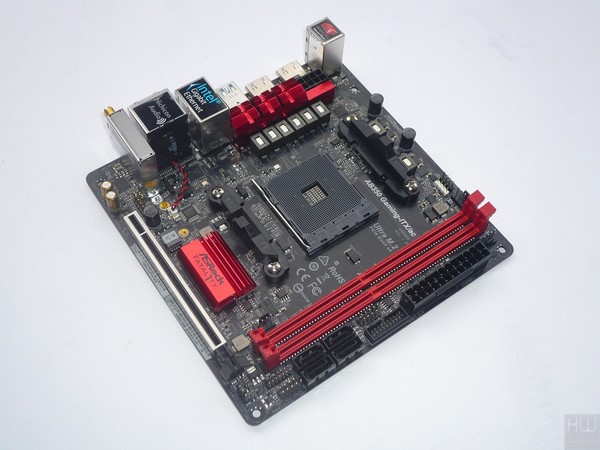 030-asrock-b350-fatal1ty-itx-gaming-foto-scheda-varie