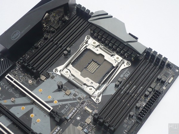 033-asrock-x299-killer-sli-foto-scheda-zona-socket-large