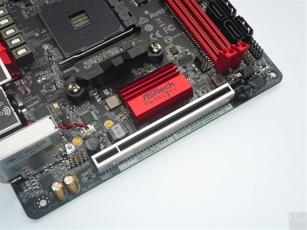043-asrock-b350-fatal1ty-itx-gaming-foto-scheda-slot-espansione-pcie