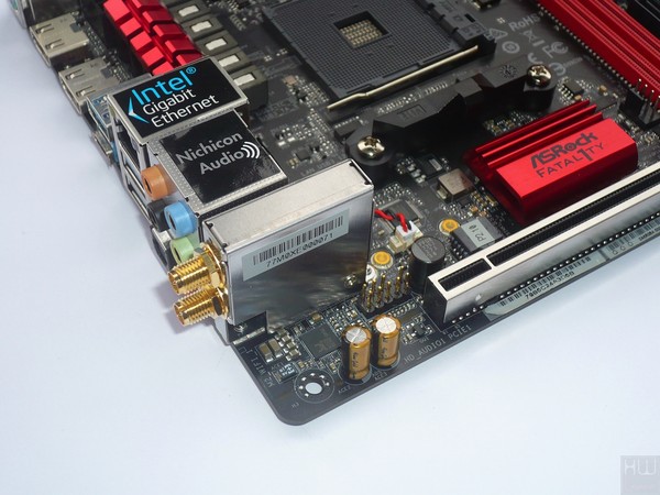 047-asrock-b350-fatal1ty-itx-gaming-foto-scheda-modulo-wireless