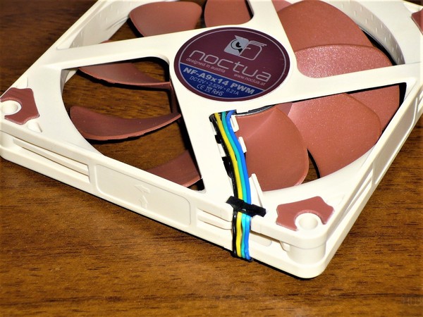 048-noctua-am4-L9a-foto-ventola-dotazione-particolare-cavi
