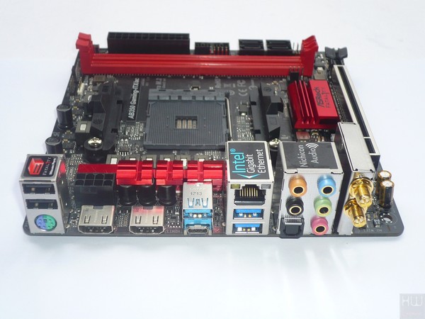 051-asrock-b350-fatal1ty-itx-gaming-foto-scheda-particolare-pannello-IO