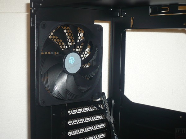 067-silverstone-redline-rl07-foto-case-ventola-preinstallata-estrazione