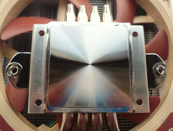079-noctua-am4-foto-dissipatore-varie-lappatura-base