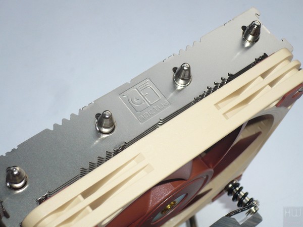 082-noctua-am4-foto-dissipatore-particolare-logo-rilievo