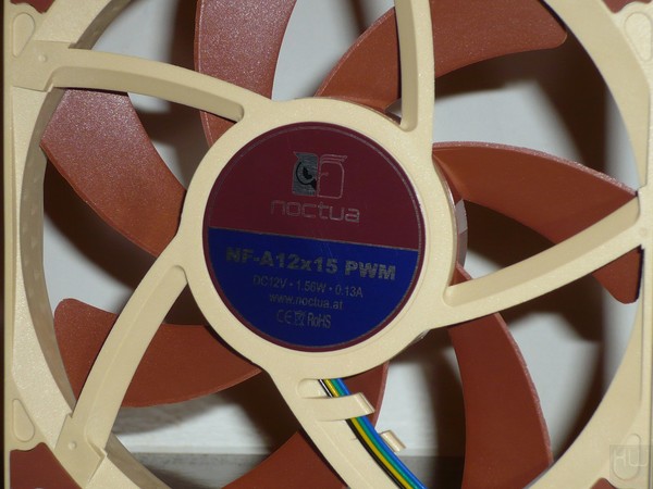 093-noctua-am4-L12s-foto-ventola-dotazione