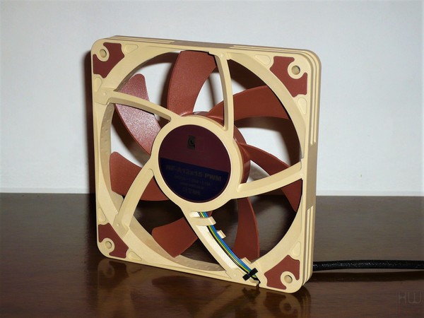 094-noctua-am4-L12s-foto-ventola-dotazione-large