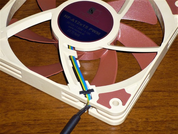 099-noctua-am4-L12s-foto-ventola-dotazione-particolare-cavi