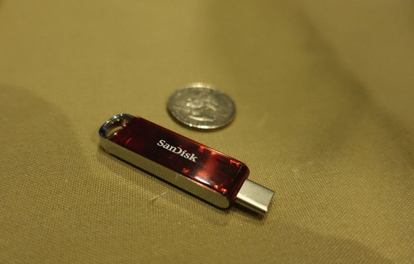 CES_2018_SanDisk_flash-drive_1TB_di_dati