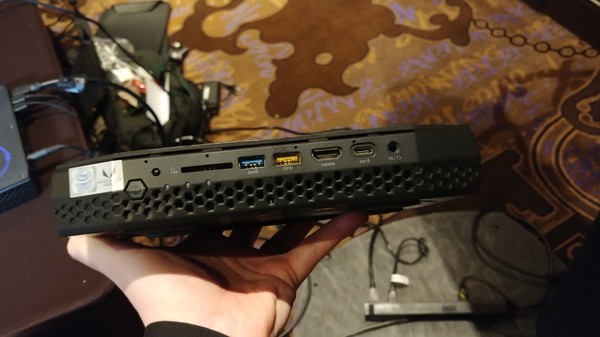 Intel_NUC_Hades_Canyon_CES_2018_-_5