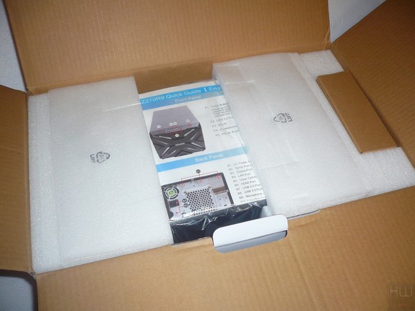 009-shuttle-sz270r9-foto-confezione-interno