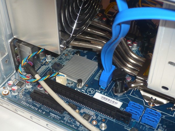 044-shuttle-sz270r9-foto-minipc-dissy-pch