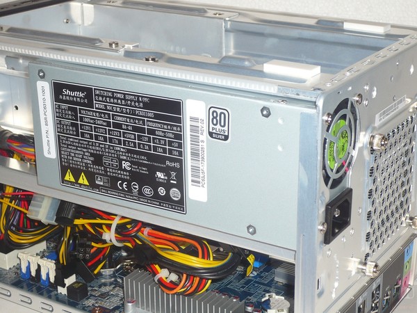054-shuttle-sz270r9-foto-minipc-alimentatore