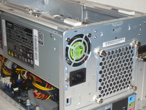 056-shuttle-sz270r9-foto-minipc-alimentatore-ventola