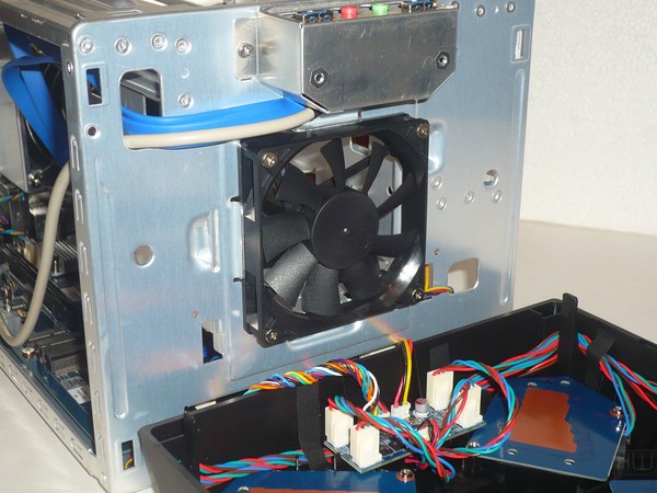 058-shuttle-sz270r9-foto-minipc-ventola-frontale-immissione