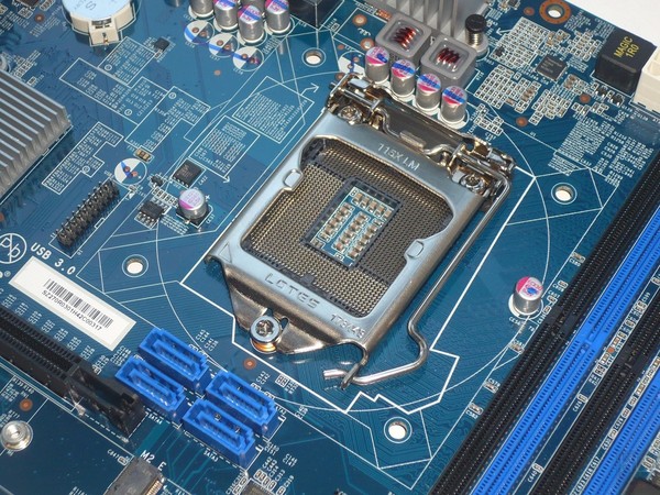 063-shuttle-sz270r9-analisi-scheda-madre-foto-socket-lga1151